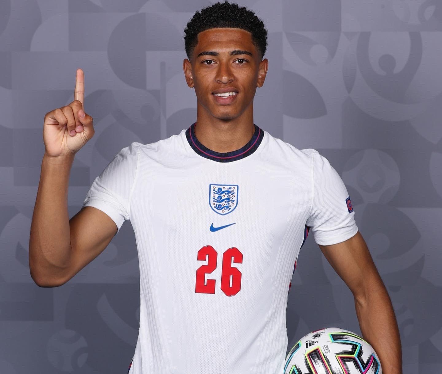 阿方索-戴维斯今日恢复部分合练，为接受手术以来首次