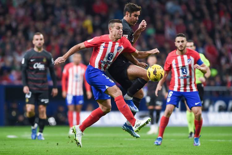 4-0横扫！意甲榜首易主，国米挤掉米兰，法布雷加斯惨败