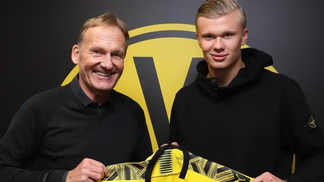 哈登生涯3次单场10+三分，与拉文和JR并列历史第四位