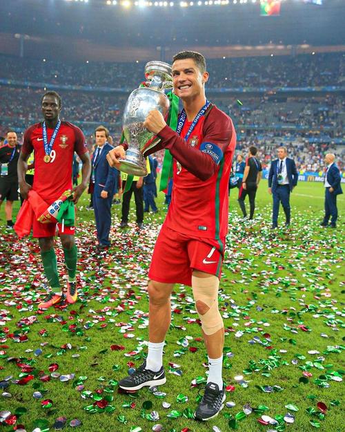 每体：阿劳霍大概率将在周中欧冠继续首发，加西亚代替孔德