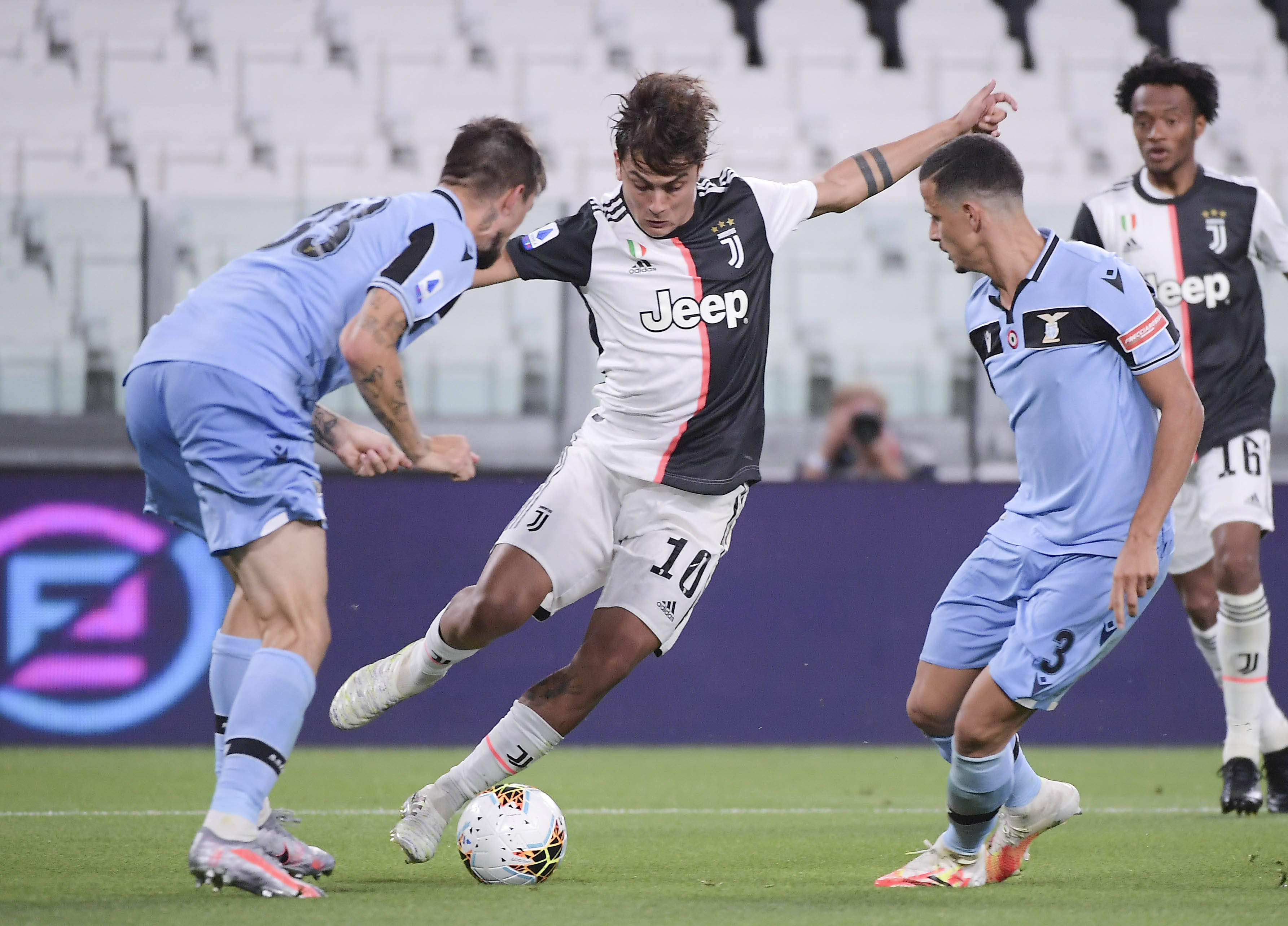 费兰-托雷斯帽子戏法领衔，巴尔吉首球惊艳：巴萨三将书写拉卡图哈尔之夜