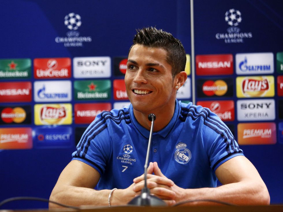 美国演员约翰尼-德普现场观看博卡比赛，并与里克尔梅合影